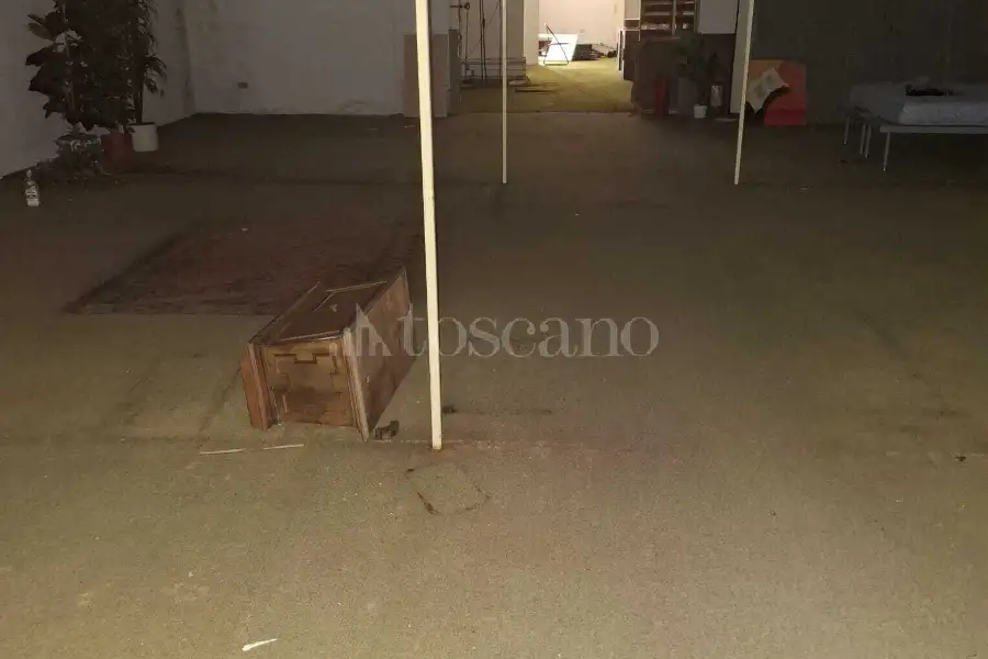 Capannone in vendita di 1800 mq a €145,000 (rif. TS0033VE.A)