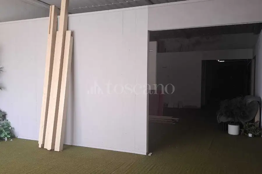 Capannone in vendita di 1800 mq a €145,000 (rif. TS0033VE.A)