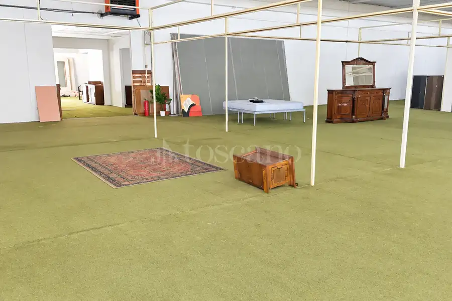 Capannone in vendita di 1800 mq a €145,000 (rif. TS0033VE.A)