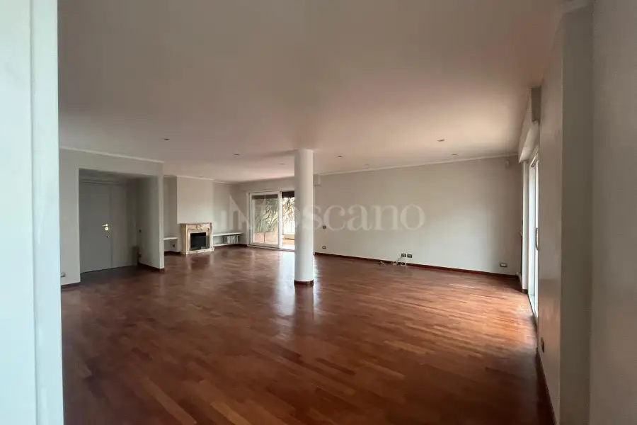 Attico in vendita di 230 mq a €1.650.000 (rif. 1/2026)