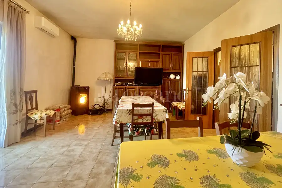 Villa in vendita di 460 mq a €400.000 (rif. 17/2026)