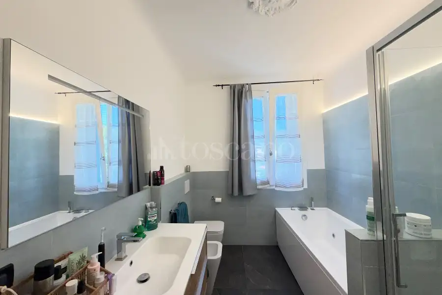 Casa Indipendente in vendita di 200 mq a €570.000 (rif. 32/2026)