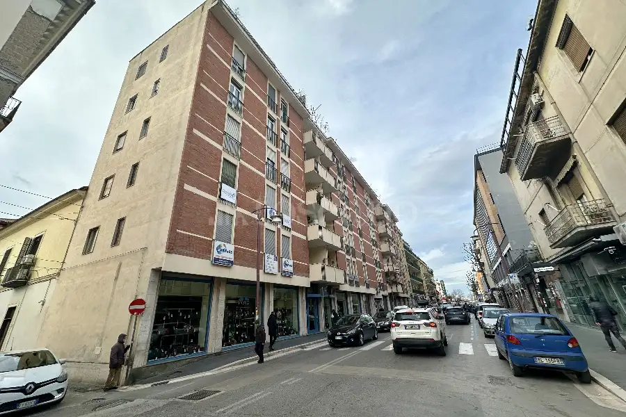 Ufficio in affitto di 90 mq a €750 (rif. 1/2025)
