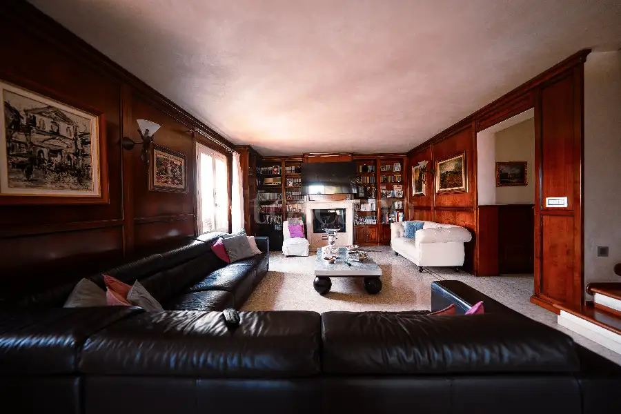 Casa Indipendente in vendita di 340 mq a €1.490.000 (rif. 24/2026)