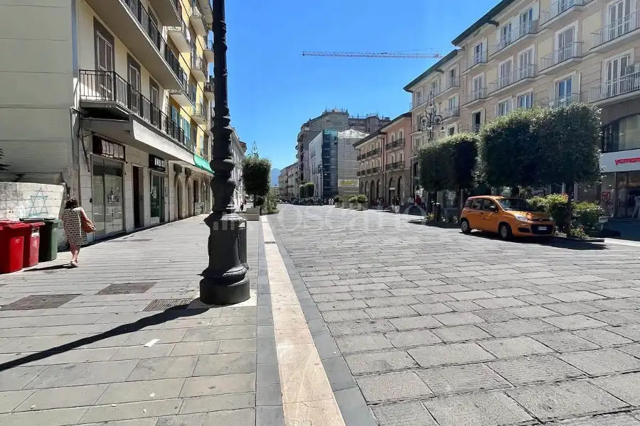 Negozio in affitto di 60 mq a €700 (rif. 162/2026)