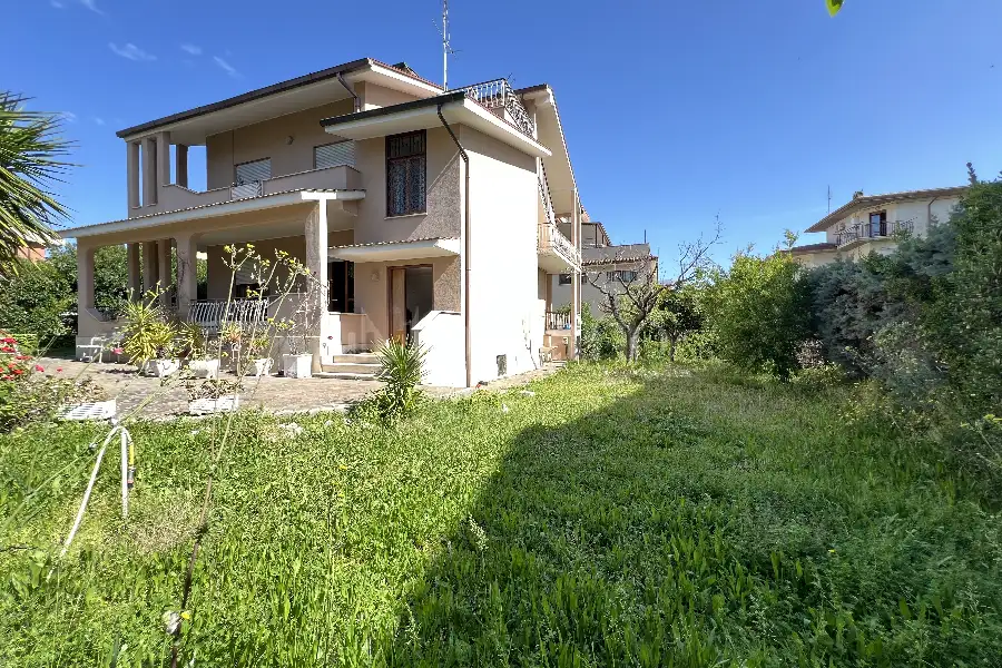 Villa in vendita di 250 mq a €359.000 (rif. 12/2026)