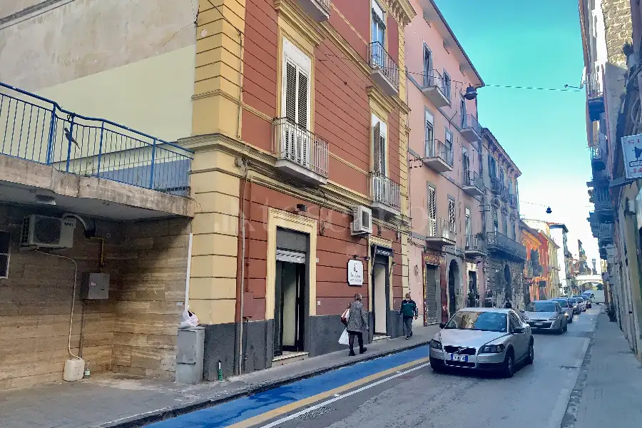 Negozio in affitto di 65 mq a €850 (rif. 40/2024)