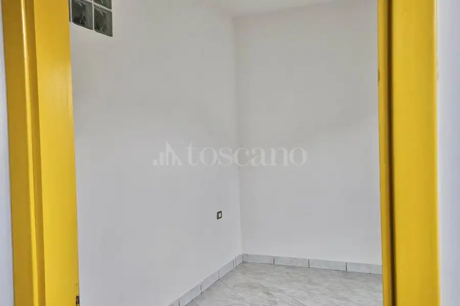 Negozio in affitto di 200 mq a €1.400 (rif. 16/2026)