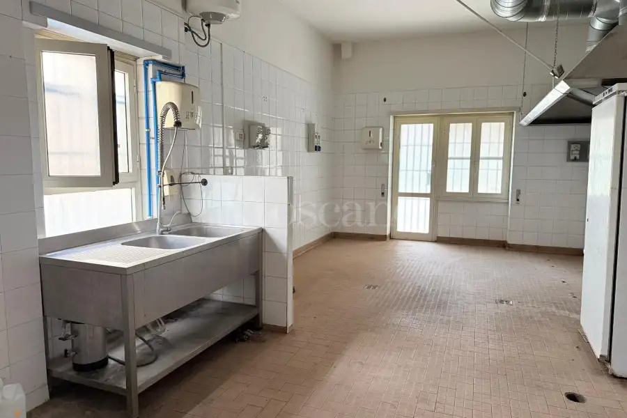 Negozio in vendita di 230 mq a €495.000 (rif. 6/2026)