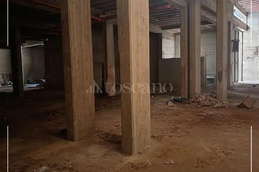 Garage in vendita di 420 mq a €210.000 (rif. 49/2026)