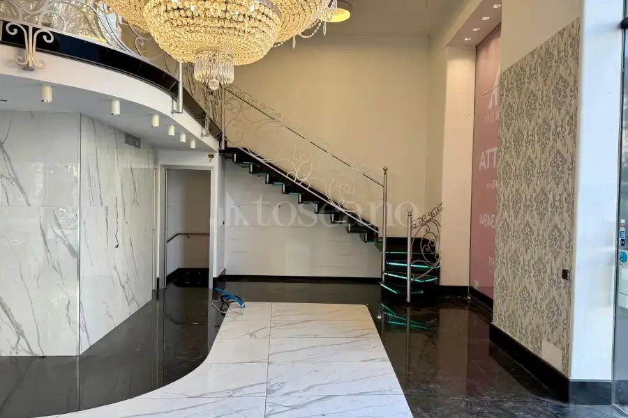Negozio in affitto di 247 mq a €16.000 (rif. 15/2025)