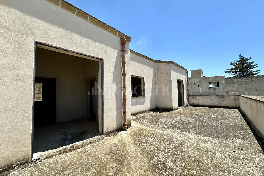 Casale in vendita di 1.300 mq a €1.350.000 (rif. 49/2026)