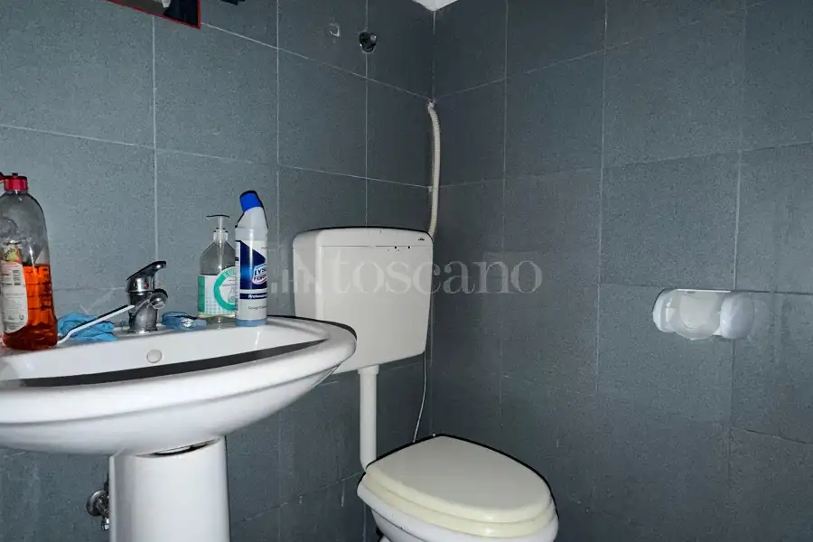 Negozio in affitto di 63 mq a €700 (rif. 79/2026)