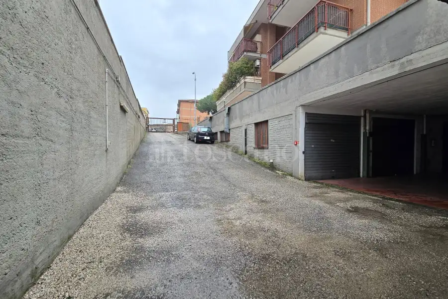 Box in vendita di 40 mq a €75.000 (rif. 8/2026)