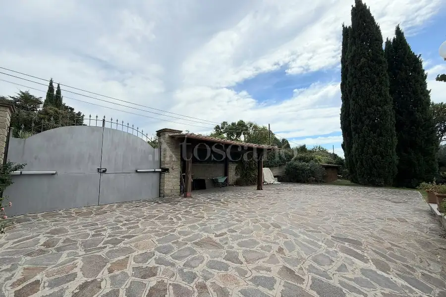 Villa Bifamiliare in vendita di 400 mq a €829.000 (rif. 33/2026)