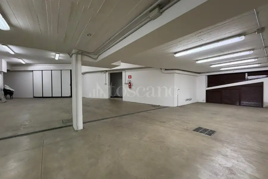 Magazzino in affitto di 350 mq a €900 (rif. 21/2026)