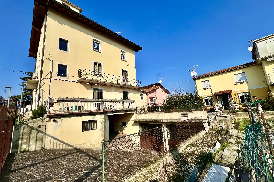 Casa Indipendente in vendita di 420 mq a €435.000 (rif. 10/2025)