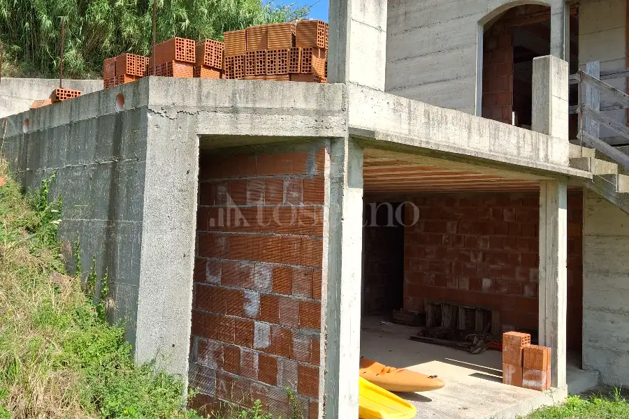 Casale in vendita di 400 mq a €500.000 (rif. 2/2025)