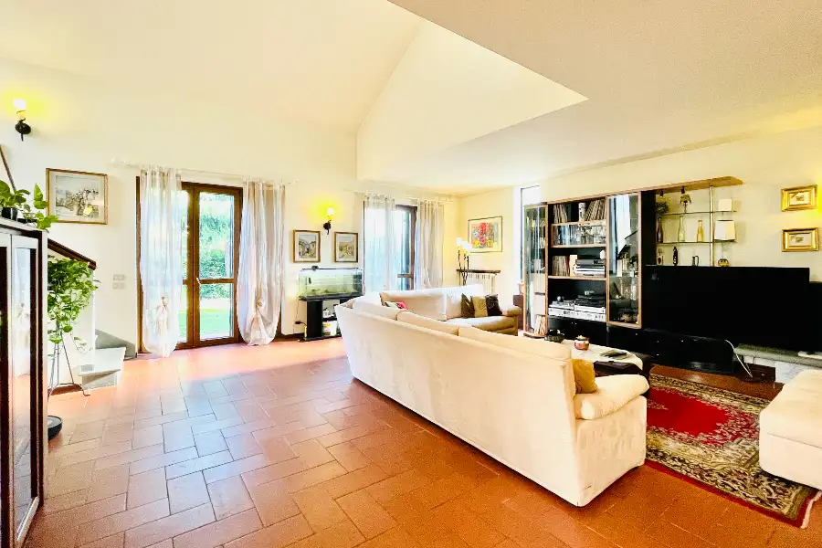 Villa in vendita di 410 mq trattativa riservata (rif. 112/2024)