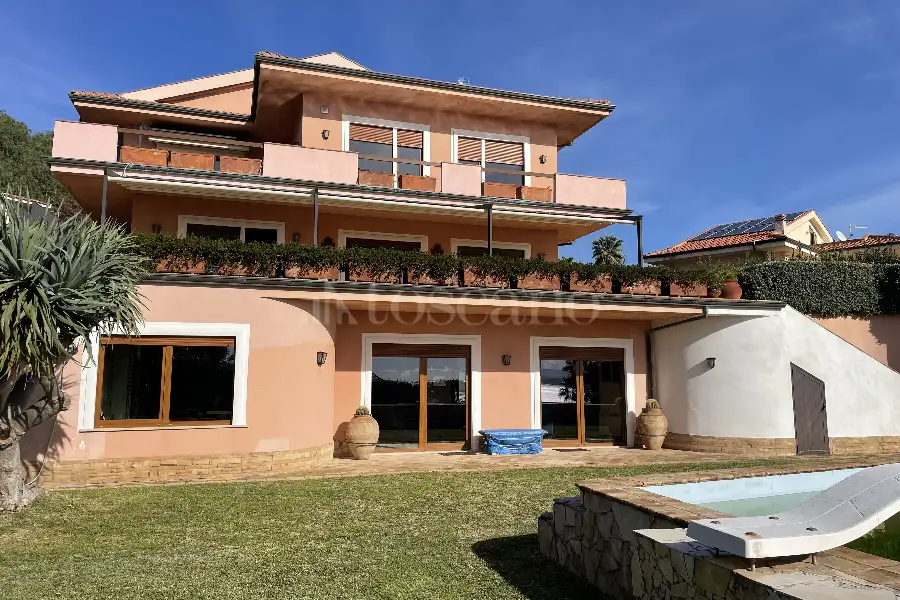Villa in vendita di 500 mq a €1.500.000 (rif. 45/2025)