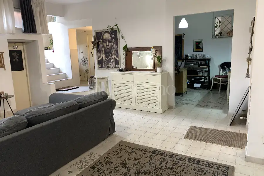 Villa Plurifamiliare in vendita di 190 mq a €525.000 (rif. 34/2026)