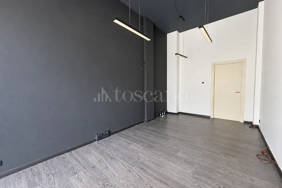 Negozio in affitto di 30 mq a €850 (rif. 17/2026)