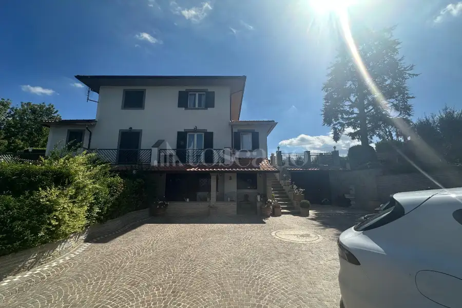 Villa Bifamiliare in vendita di 200 mq a €499.000 (rif. 10/2025)