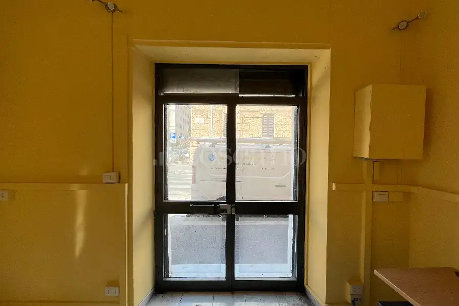 Negozio in affitto di 15 mq a €600 (rif. 23/2026)