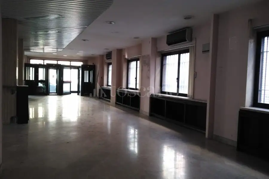 Negozio in affitto di 500 mq a €4.000 (rif. 27/2025)