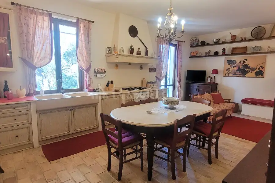 Villa in vendita di 480 mq a €880.000 (rif. 4/2026)
