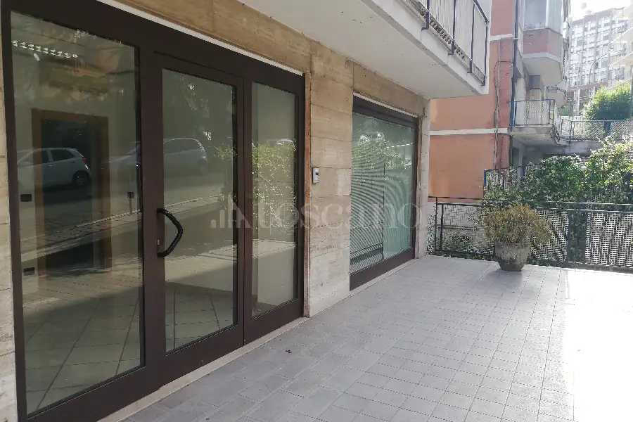 Negozio in affitto di 115 mq a €700 (rif. 39/2026)