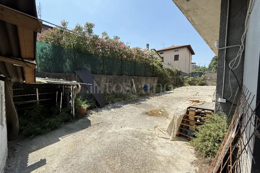 Magazzino in vendita di 160 mq a €65.000 (rif. 25/2025)