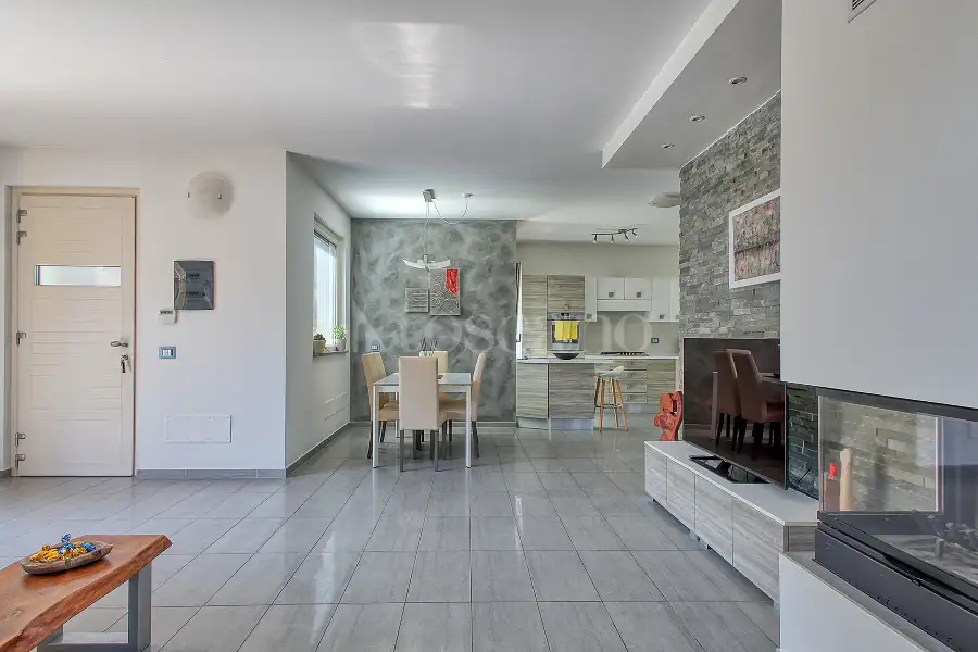 Villa in vendita di 275 mq a €820.000 (rif. 48/2026)