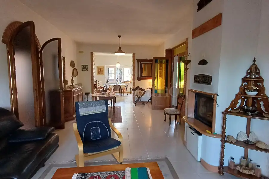 Villa Plurifamiliare in vendita di 800 mq a €1.390.000 (rif. 26/2024)
