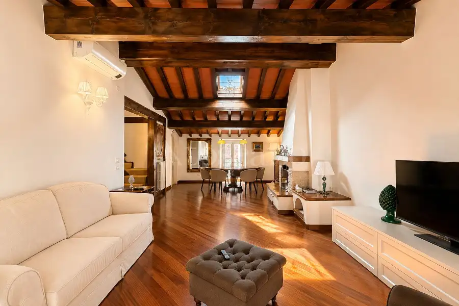 Attico in vendita di 210 mq a €1.200.000 (rif. 54/2026)