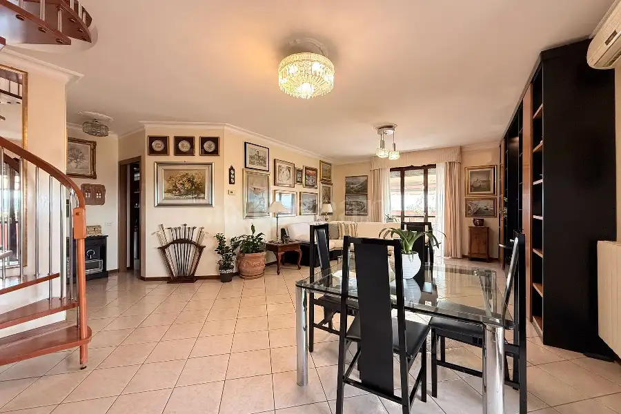 Superattico in vendita di 210 mq a €930.000 (rif. 29/2026)