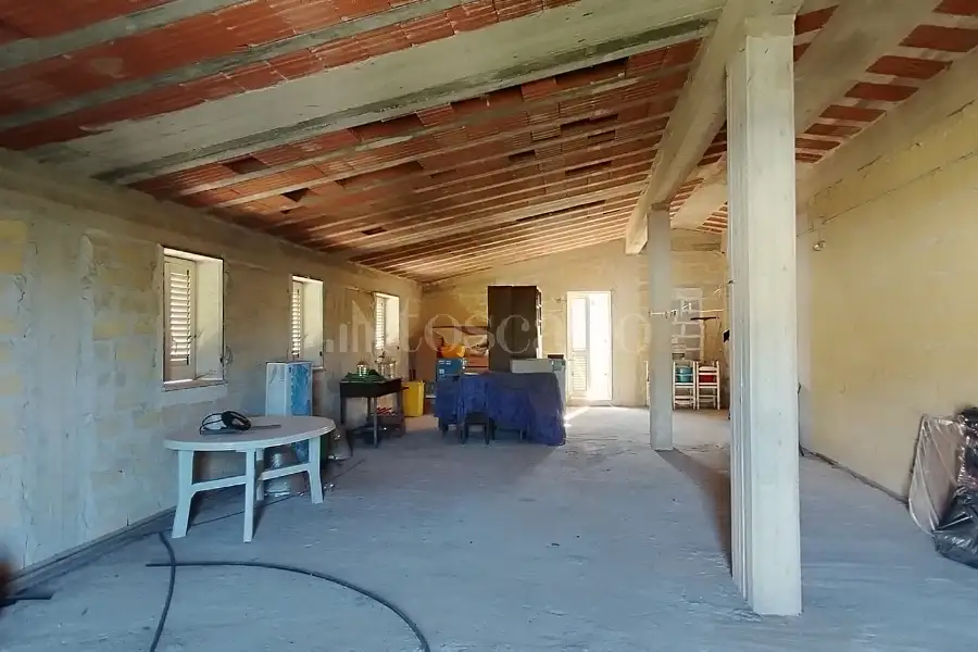 Villa in vendita di 340 mq a €650.000 (rif. 41/2026)