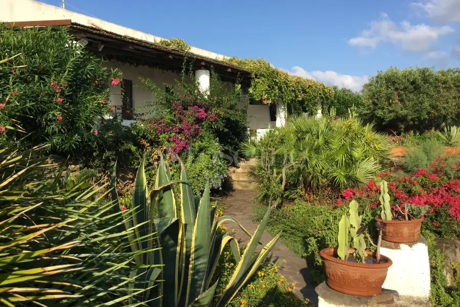 Villa in vendita di 1.000 mq a €1.990.000 (rif. 41/2025)