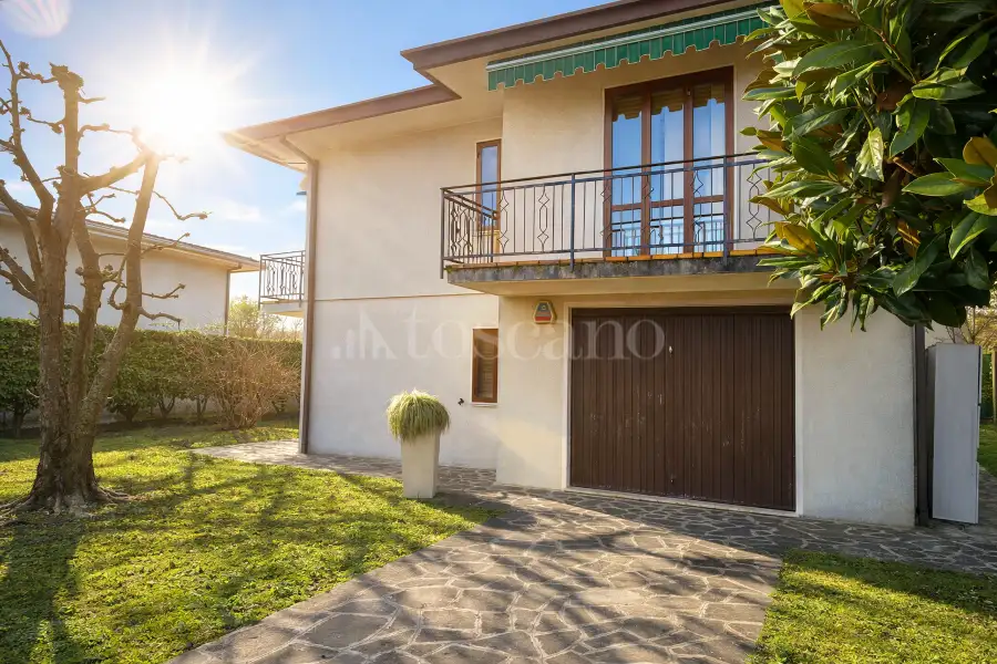 Casa Indipendente in vendita di 210 mq a €248.000 (rif. 9/2026)