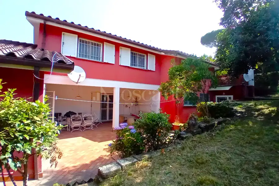 Villa in vendita di 318 mq a €249.000 (rif. 11/2026)