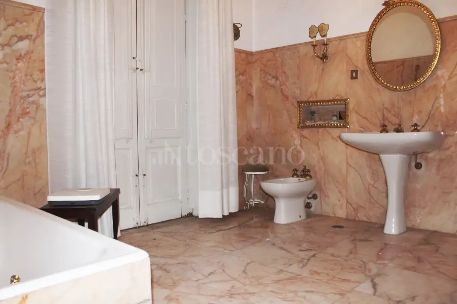 Villa in vendita di 740 mq a €880.000 (rif. 34/2026)