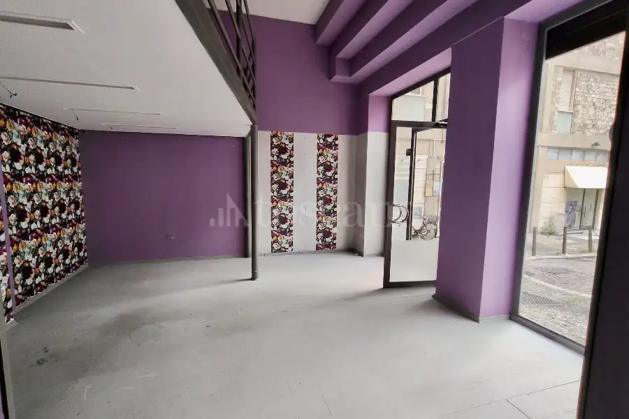 Negozio in affitto di 40 mq a €400 (rif. 7/2026)