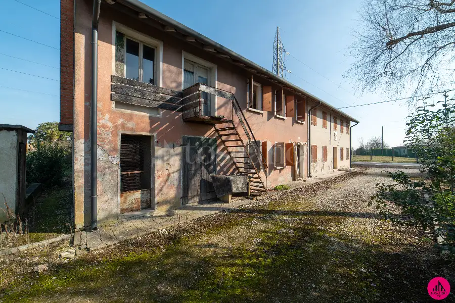 Rustico in vendita di 295 mq a €59.000 (rif. 181/2026)