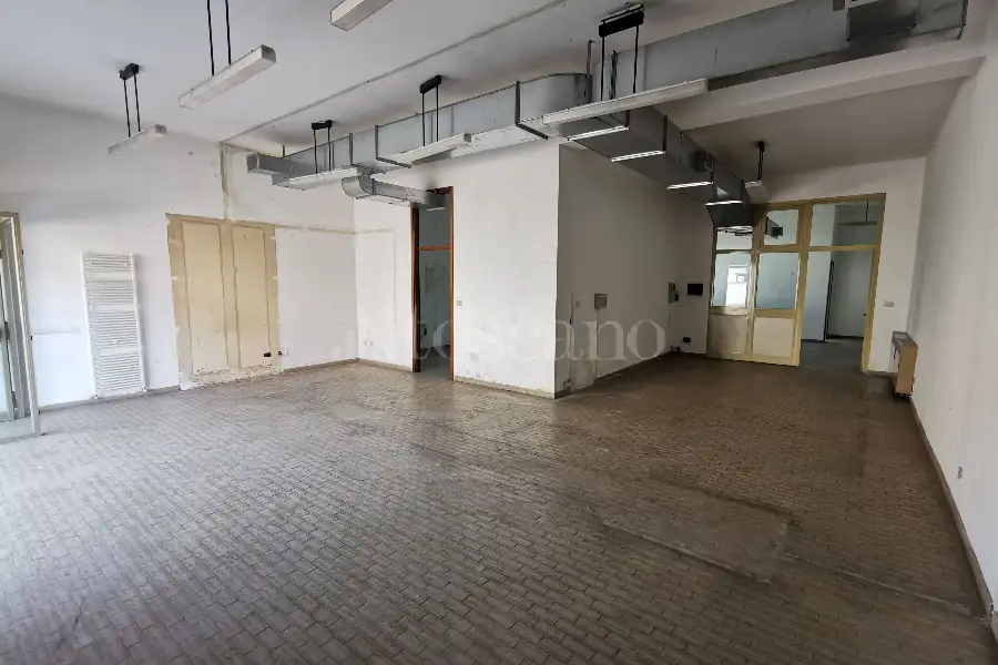 Negozio in vendita di 140 mq a €70.000 (rif. 35/2026)