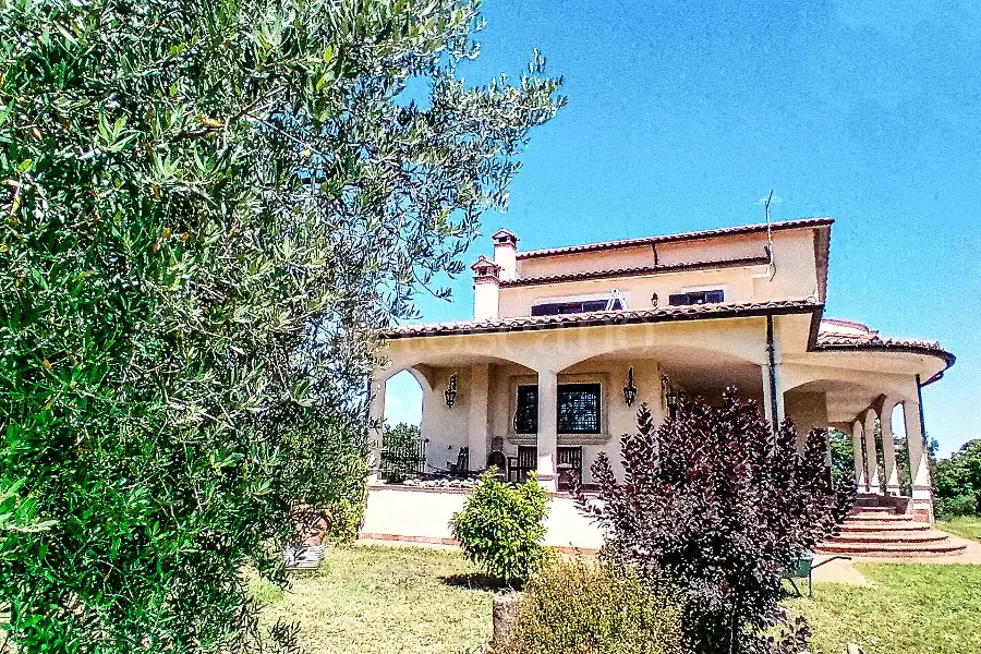 Villa in vendita di 432 mq a €415.000 (rif. 36/2026)