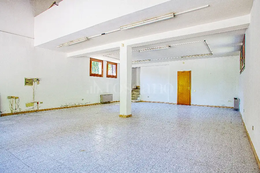 Stabile Uso Ufficio in vendita di 170 mq a €95.000 (rif. 32/2026)