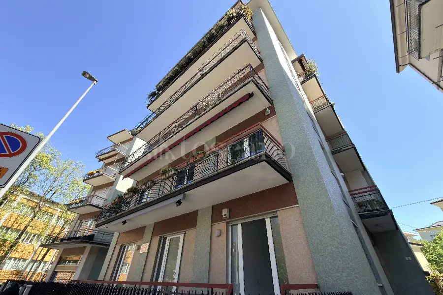 Negozio in vendita di 100 mq a €375.000 (rif. 14/2026)