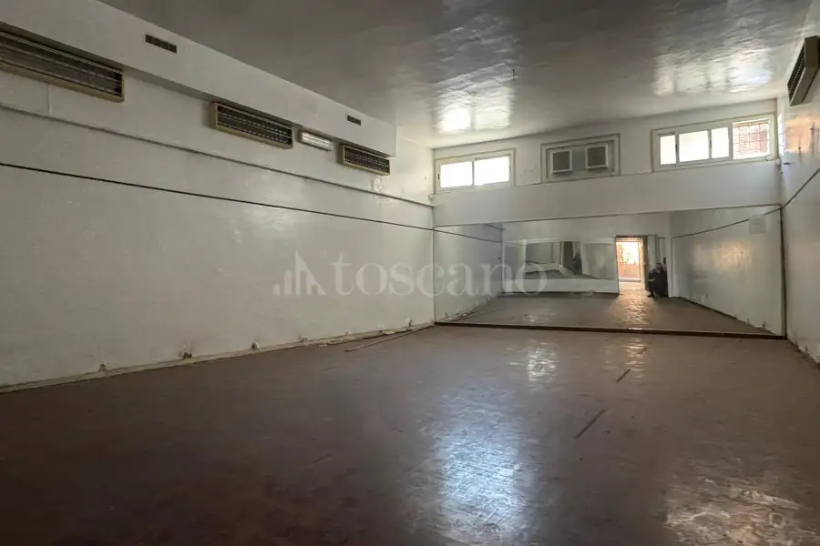 Negozio in vendita di 255 mq a €349.000 (rif. 6/2026)