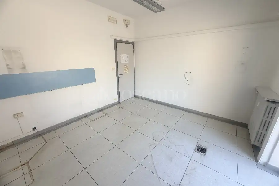 Negozio in affitto di 100 mq a €1.600 (rif. 13/2026)