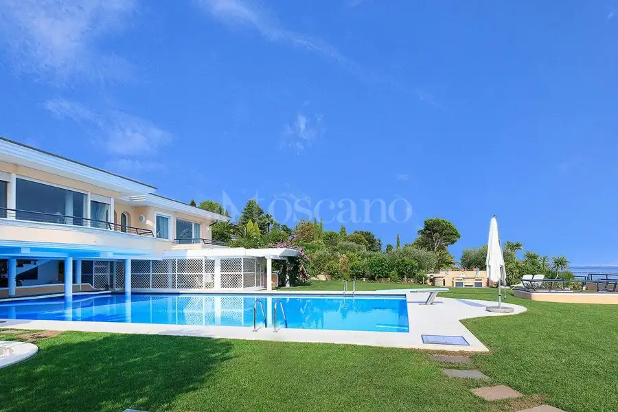 Villa in vendita di 1.300 mq trattativa riservata (rif. 38/2024)